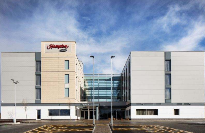 《环球360在全球》系列报道之一——英国布里斯托机场希尔顿欢朋酒店